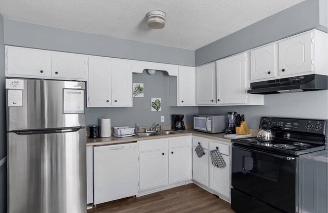 5 Mins from Uptown & Near Airport- Norwood Nest