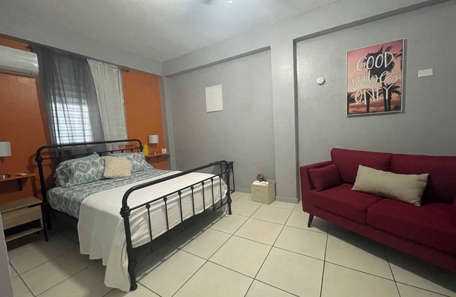 5 mins to JOBOS 3-bedroom house sleeps 8 w WiFi & AC in beautiful Isabela