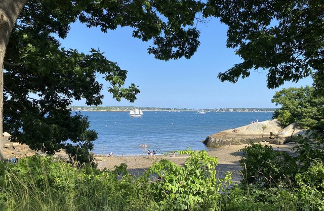 5 minute walk to Beach, Stage Fort Park, and Gloucester Promenade!