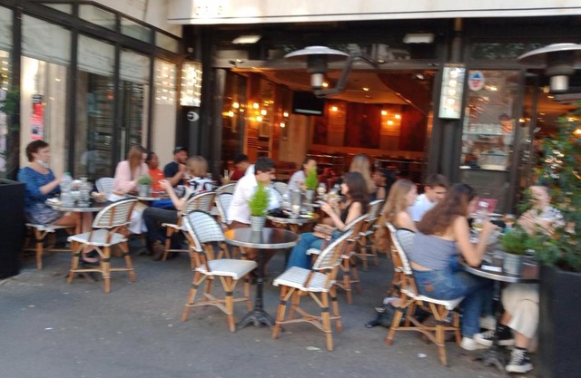 5 minutes from Eiffel tour , aoesome place