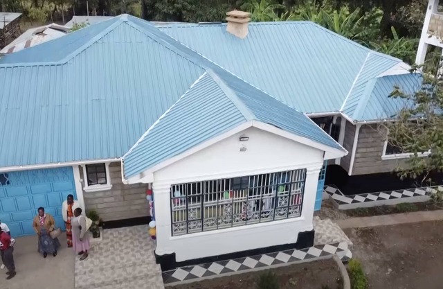 5 minutes from the Bomet-Longisa Road, spacious, serene for meetings & families.