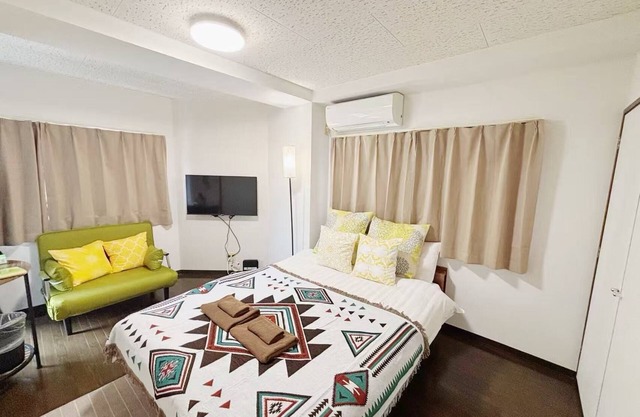 5 minutes on foot from Nishi-Shinjuku 5-chome Station & double bed & veranda