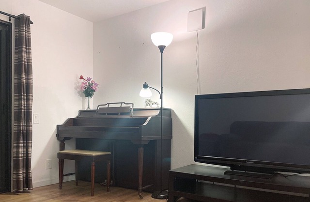 5 minutes to 880, near Hi-tech Tesla, walking distance to shopping