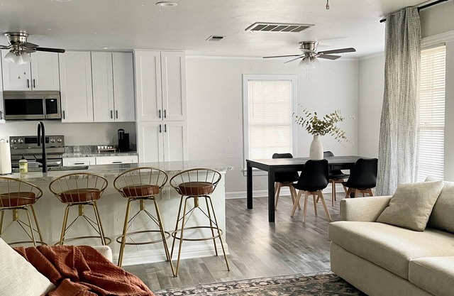 5 Minutes to Dickies Arena - Modern Renovated 2 Bedroom Home Plus Gameroom!
