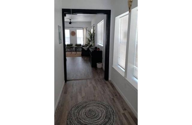 5 minutes to Downtown/ two house property
