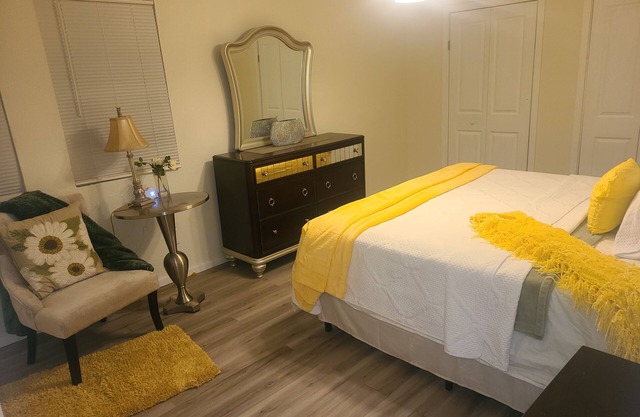 5 minutes to New Orleans a Reno 2bedroom /1 & half bathroom apartment in Harvey