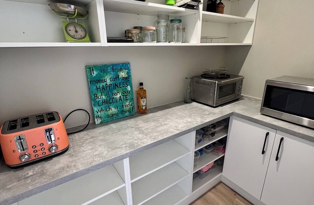 5 minutes to the lake front! Brand new, modern, spacious 3 bedroom home.🏡