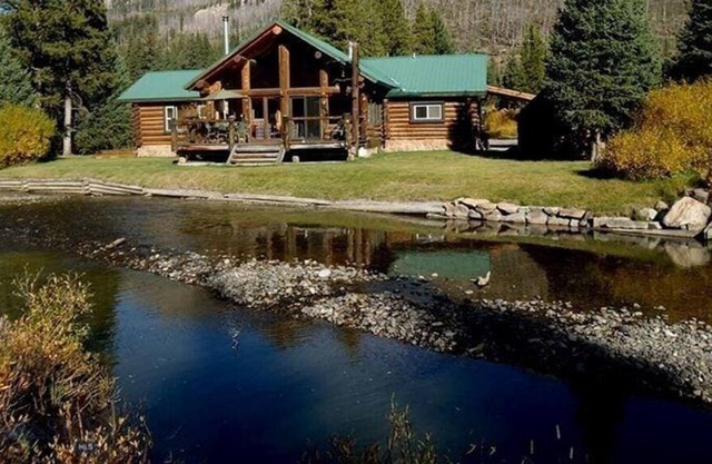 5 minutes to Yellowstone. Fish off your back deck.