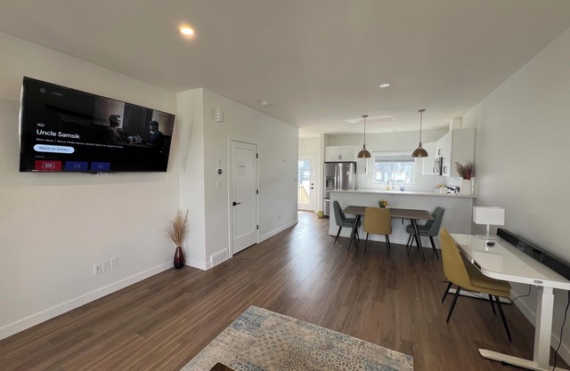 5 minutes walk from save on foods, starbucks and other amenities