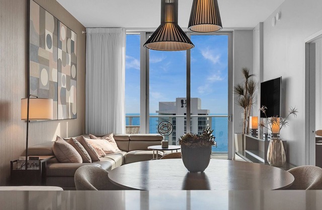 5 ★ PH BREATHTAKING Ocean View Brand New 2BR/BTH