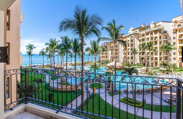 5* RESORT/CONDO-NUEVO VALLARTA-BEACHFRONT WITH SWIM UP BAR!