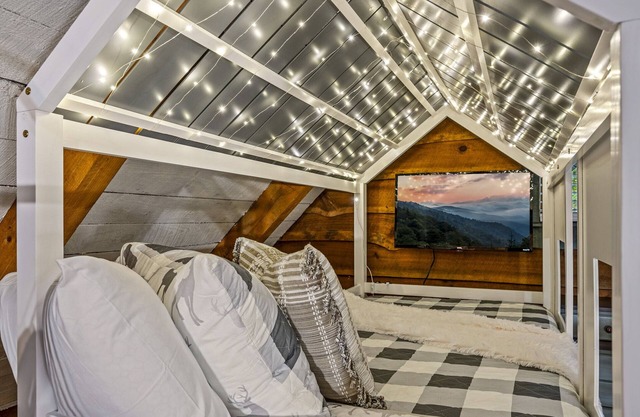 5% Snr/Mltry Dscnt, Kids Loft, Theater, HotTub, XBox, King Bed