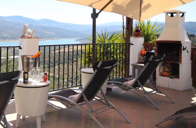5 Sterne, 4 Doppelschlafzimmer Villa, eigener Pool & Whirlpool & fantastischer Seeblick