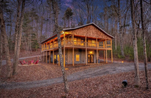 5-Star Cabin w/Hot Tub, Game Room, & Resort Perks!