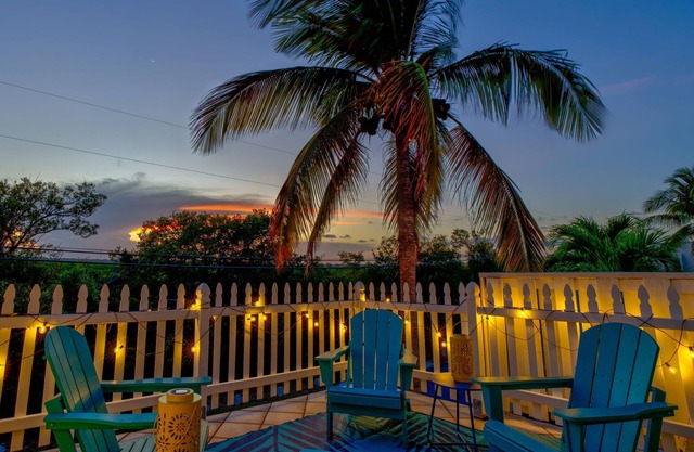 5 Star Coastal Luxury: Key Largo 2BR Condo w/Lagoon, Golf Cart, Pools& Amenities