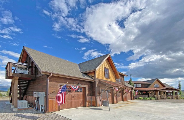 5 Star - Golden Eagle Loft