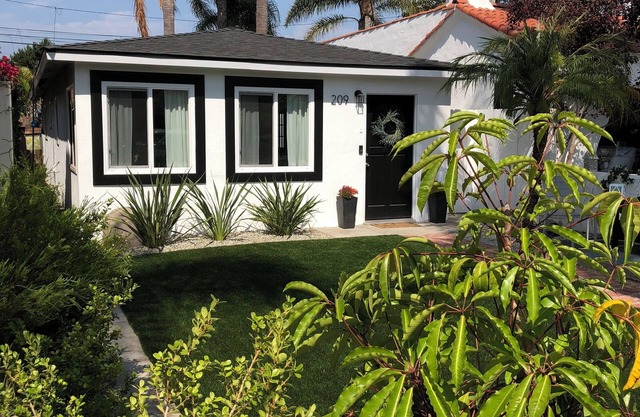 Huntington Beach Cottage