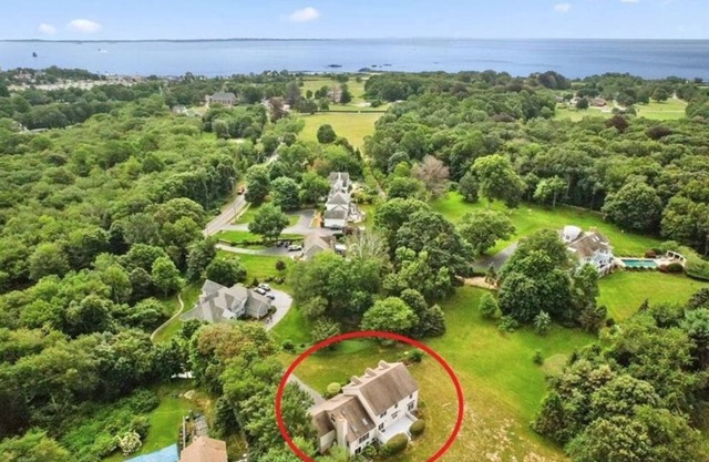 5-star Luxurious 4 Bedroom Home by the Beach and Minutes from Mystic