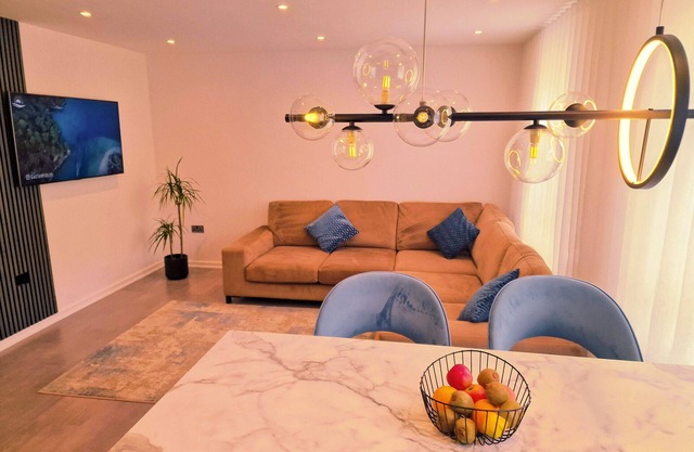 5 star Luxurious Stay by Waterfront & City Centre