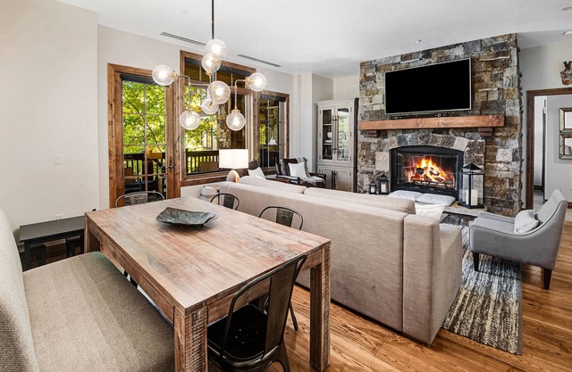 NEUE AUFLISTUNG! Ski in / out Luxus 5 Star 2 Schlafzimmer / 8 Personen Condo Bachelor Gulch