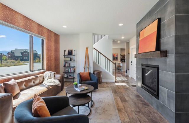 5-Star Mountain Home. Sauna, Gameroom, Mnt Views, Fireplace. Ski Winter Park.