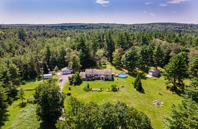 5 Star Secluded Private Estate -Hot Tub, Pool+Ski >Southwoods Mountain Vacation!