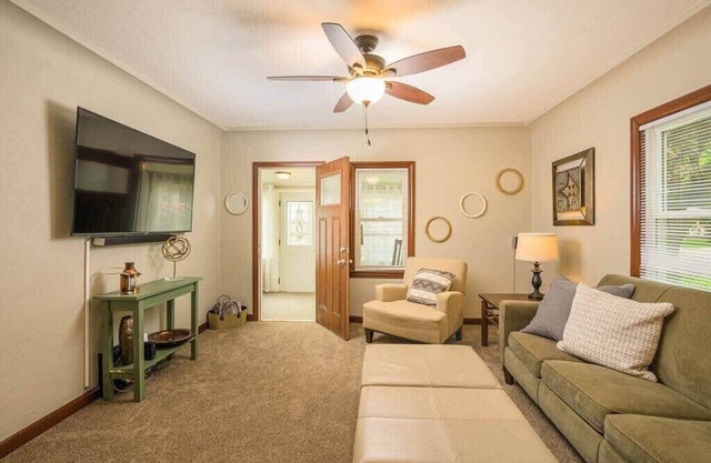 -5 Star Suite Spot - Sleeps 7, 3 BR, Full Remodel