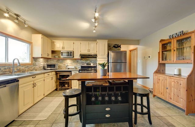 Kawartha Lakes Lakehouse im Chalet-Stil am Otonabee River