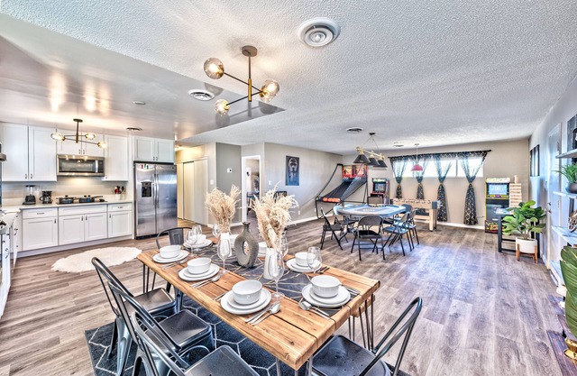 5 Stars Family Villa 6BR Game room! BIG backyard!
