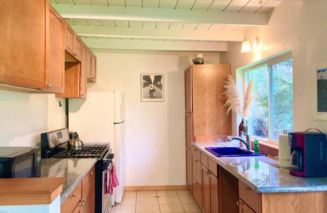 Mendocino Tranquility Meadows: Azul Cottage in einem 50 Hektar großen Naturschutzgebiet mit Teichen