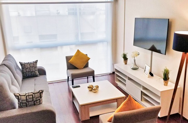 50% Off! Amazing location, Full amenities Beautiful 2 BR Apt Polanco Carso