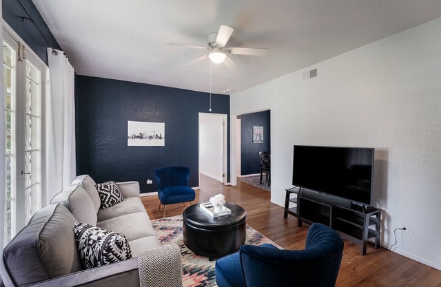 50% off- Free Parking-Equipped kitchen-Central San Antonio- Monthly Rental