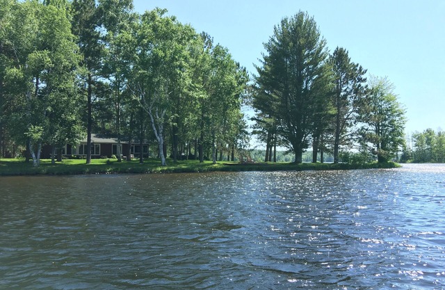 500 'Lakeshore, 2 Docks Great Lake Views, Sand Beach, Schlafmöglichkeiten für 10, A / C