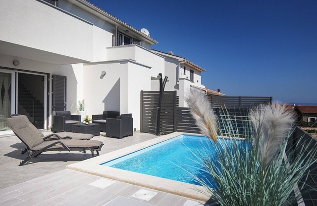 500 Meter zum Strand mit Privatpool, Meerblick