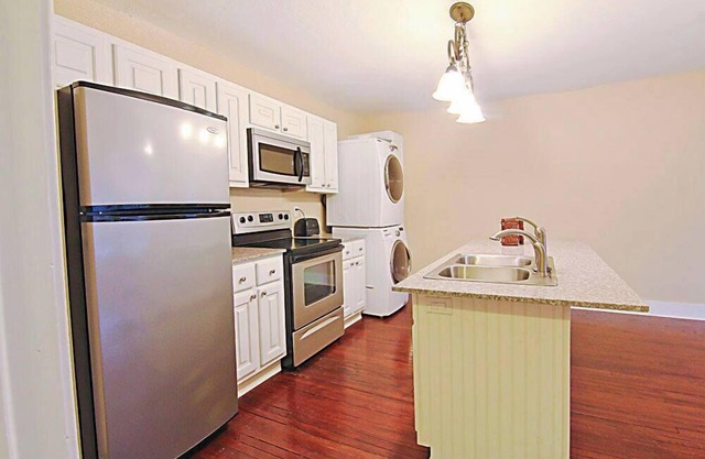 Condo Suite A (1. Stock) - "Free WiFi (limited) ein Boot Parkplatz !! Walk Downtown