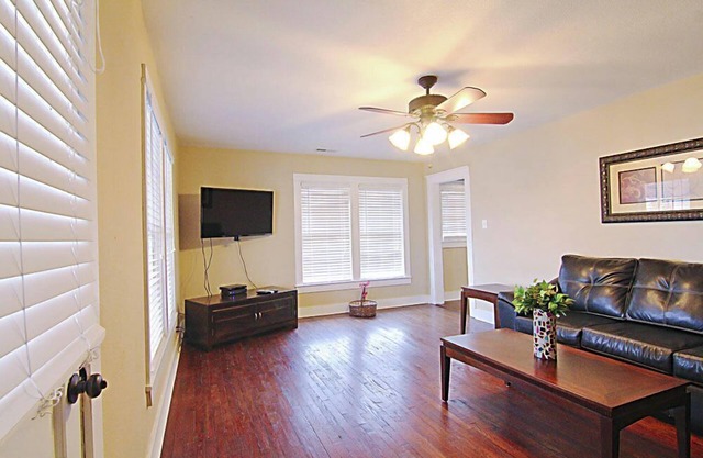 Condo Suite B (1. Stock) - Kostenloses WLAN (begrenzt) ein Boot Parkplatz !! Walk Downtown!