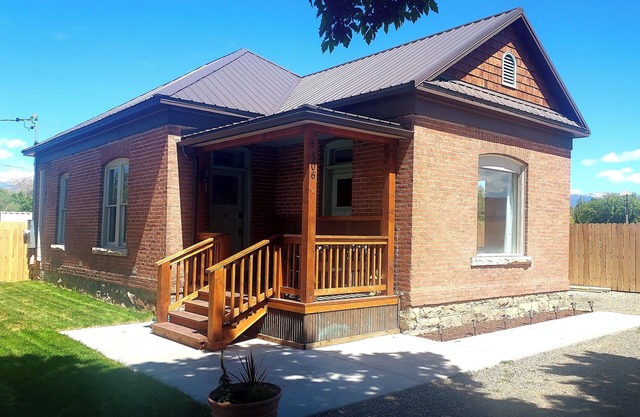 506 Historic Brickhouse off Main St. - 2 Blocks from Salmon River
