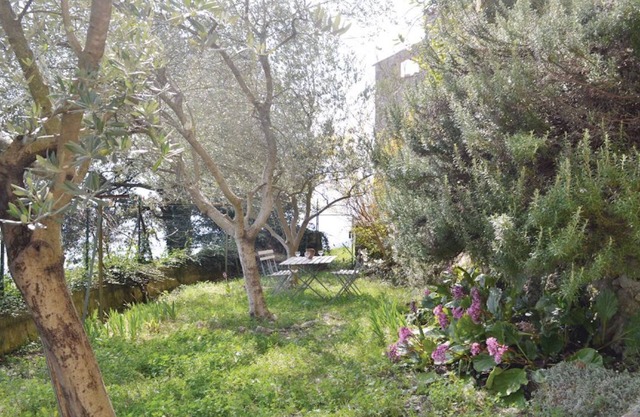 1 Stunde von Nizza, Charmantes Dorfhaus mit Garten und herrlicher Aussicht, WIFI