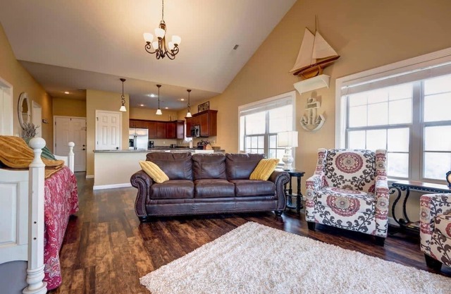51-13 Lake Escape Penthouse Elevator Close to SDC with Indoor/Outdoor Pools 2 Sp