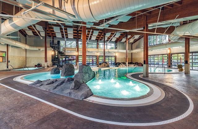 51 Tennis Village: 2 BR / 2 BA Loft Wohnung in Sunriver, Schlafmöglichkeiten für 8