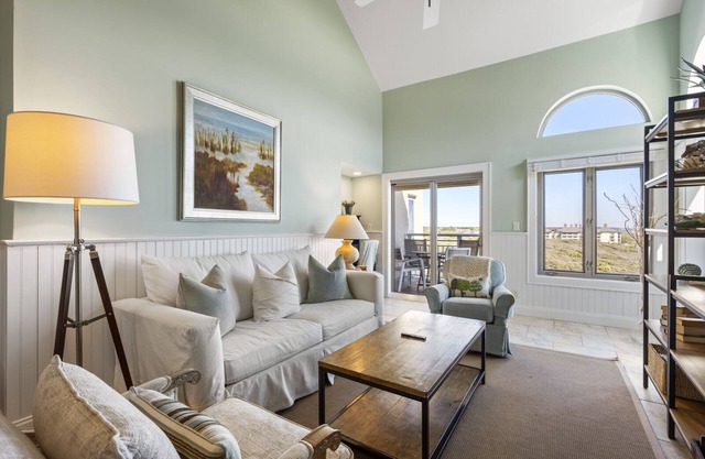 5143 Windswept: Top Floor, Incredible Ocean Views, Renovated, Beach Gear Credit