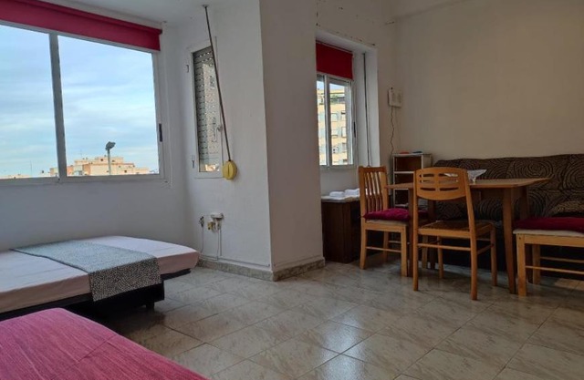 53/1 -КОМНАТА в квартире для 4 человек (Alicante)