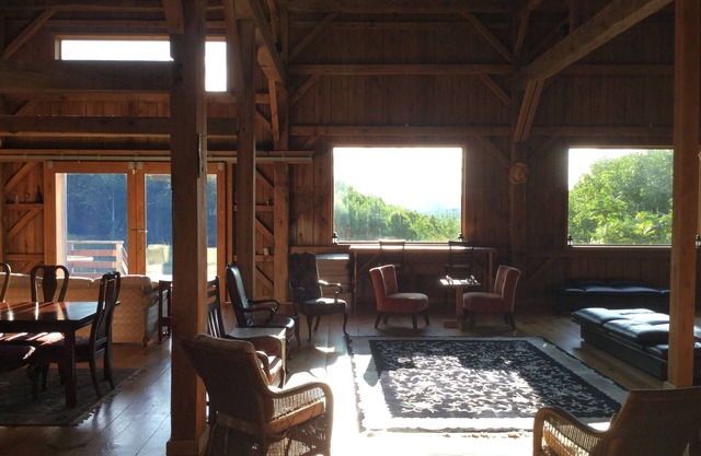 5500sqft Berge Scheune auf 300 bewaldeten Acres. Atemberaubende Struktur, herrliche Aussicht!