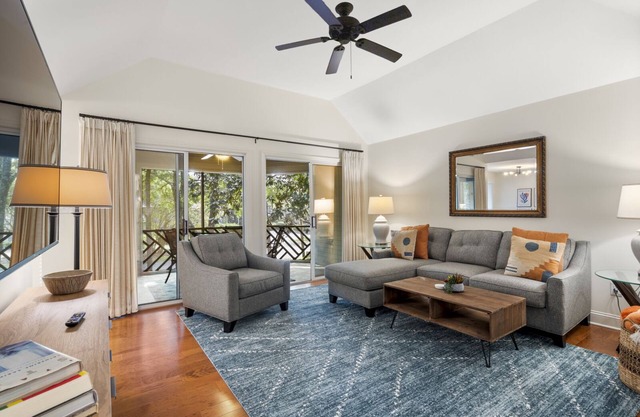 5558 Turtle Cove: Stylish Romantic Getaway, $150 Beach Gear/Bike Credit
