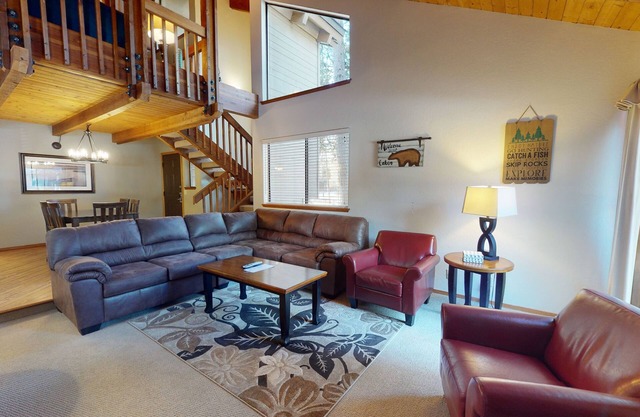 56 Tennis Village: 2 BR / 2 BA Loft Wohnung in Sunriver, Schlafmöglichkeiten für 8