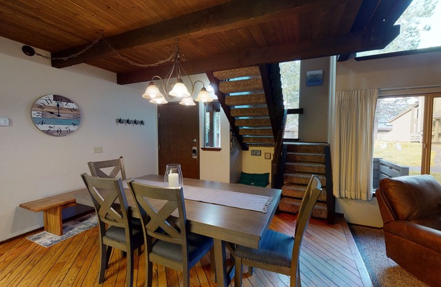 57 Tennis Village: 2 BR / 2 BA Loft Wohnung in Sunriver, Schlafmöglichkeiten für 8
