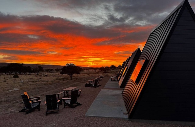 #59 Star-Gazing A-frame cabin, King Bed, Pet Friendly, bathroom not attached