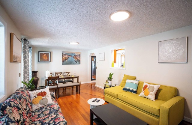 597 - 5BR Medford - Cozy Stay near Wright Beach