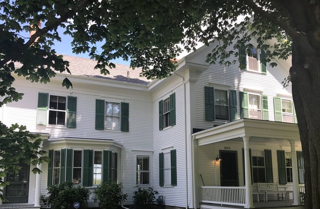 5B / 3Ba Cape Cod Farmhouse in der Nähe der Strände von Northside. Riesiger Hof, tolle Aussicht
