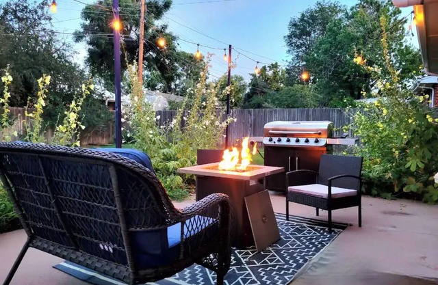 5BD Cozy, SouthGlenn Gem, Yard, Games, Shops, close to Downtown Littleton&Denver
